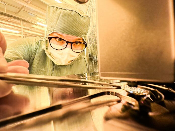 Researchers at Linköping University have succeeded in creating a close connection between individual cells and organic electronics. Using so-called atomic force microscopy, they examine nerve cells where the polymers can be anchored.